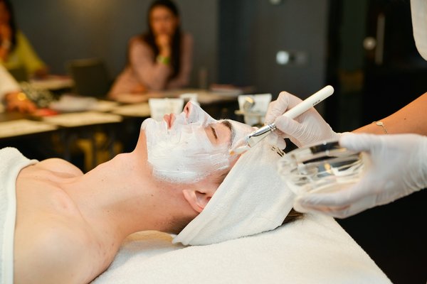 Cosmétiques et compléments alimentaires pour une peau éclatante